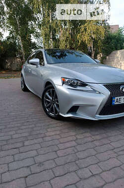 Седан Lexus IS 2016 в 