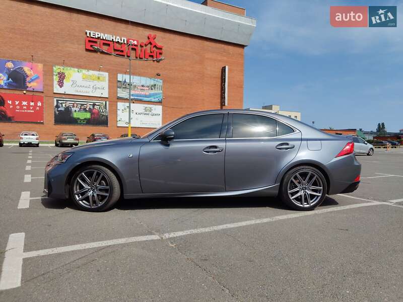 Седан Lexus IS 2018 в Киеве