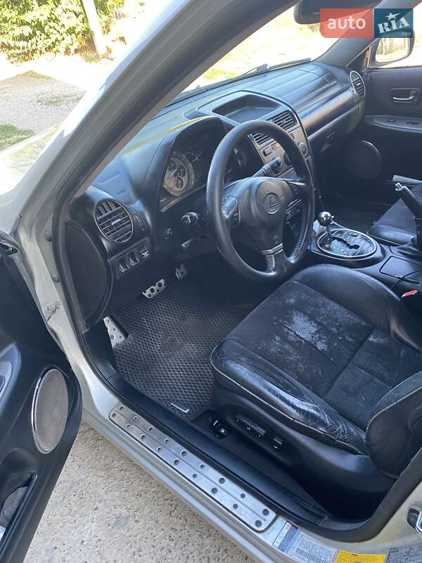 Седан Lexus IS 2002 в Фонтанке