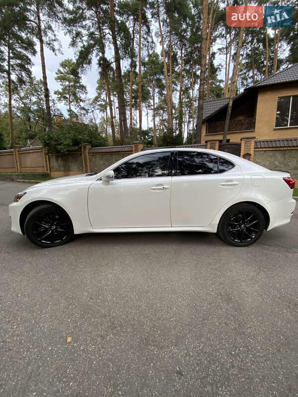 Седан Lexus IS 2012 в Києві