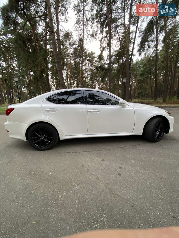 Седан Lexus IS 2012 в Києві