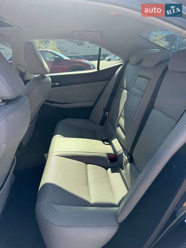 Седан Lexus IS 2016 в Киеве фото 15 Седан Lexus IS 2016 в Киеве