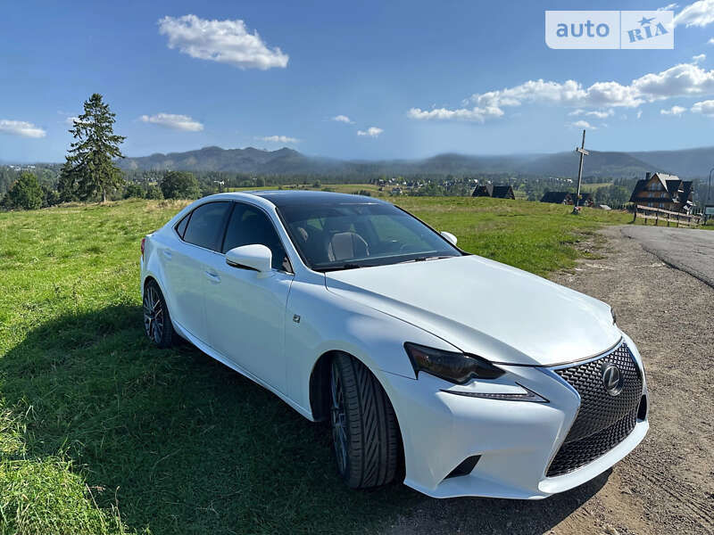 Седан Lexus IS 2016 в 