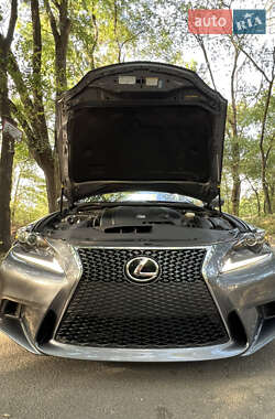 Седан Lexus IS 2014 в 