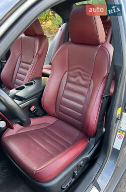 Седан Lexus IS 2014 в 