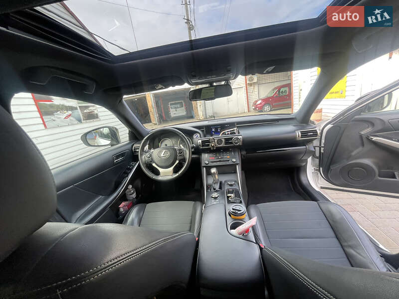 Седан Lexus IS 2015 в Днепре