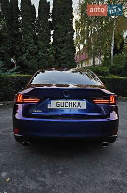 Седан Lexus IS 2016 в Тернополі