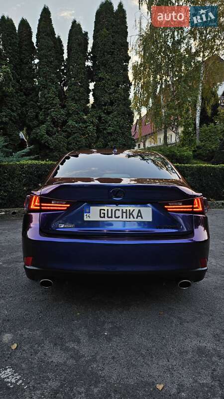 Седан Lexus IS 2016 в Тернополі