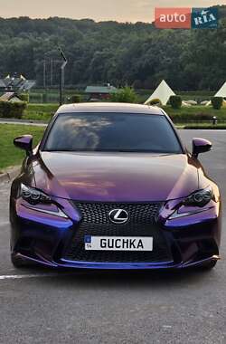 Седан Lexus IS 2016 в Тернополі
