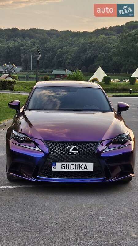 Седан Lexus IS 2016 в Тернополі