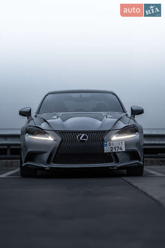 Седан Lexus IS 2015 в Києві