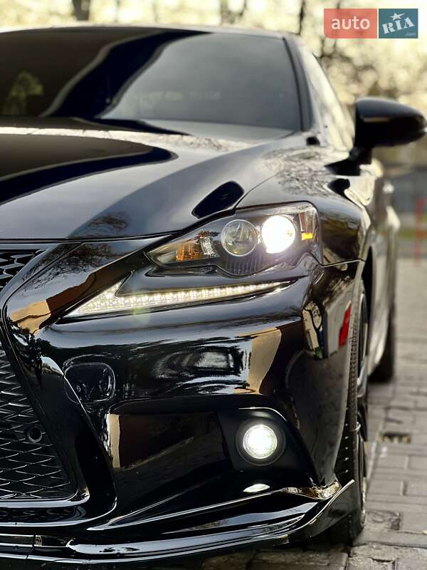 Седан Lexus IS 2015 в Дніпрі