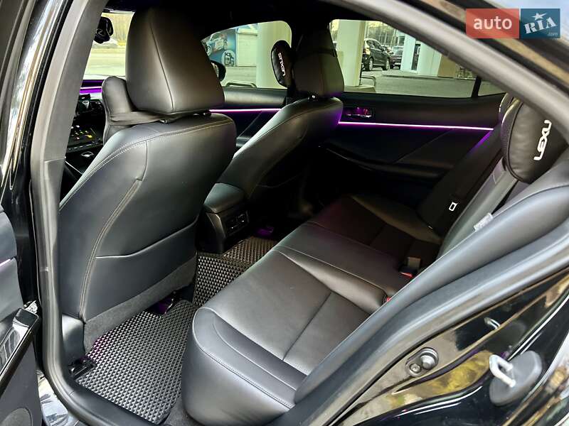 Седан Lexus IS 2015 в Дніпрі