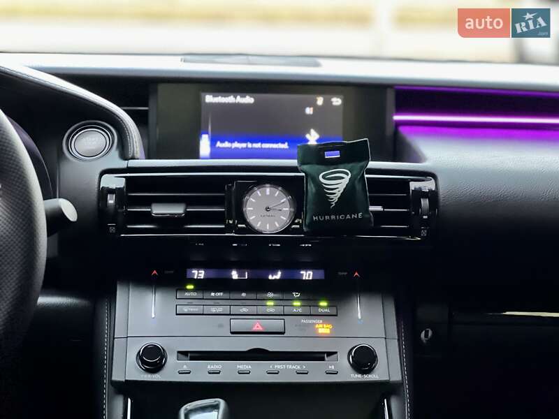 Седан Lexus IS 2015 в Дніпрі