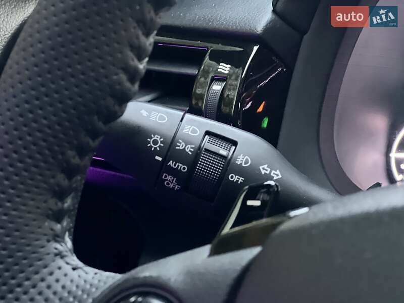 Седан Lexus IS 2015 в Дніпрі