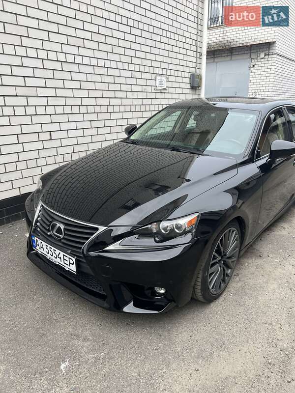 Седан Lexus IS 2015 в Киеве
