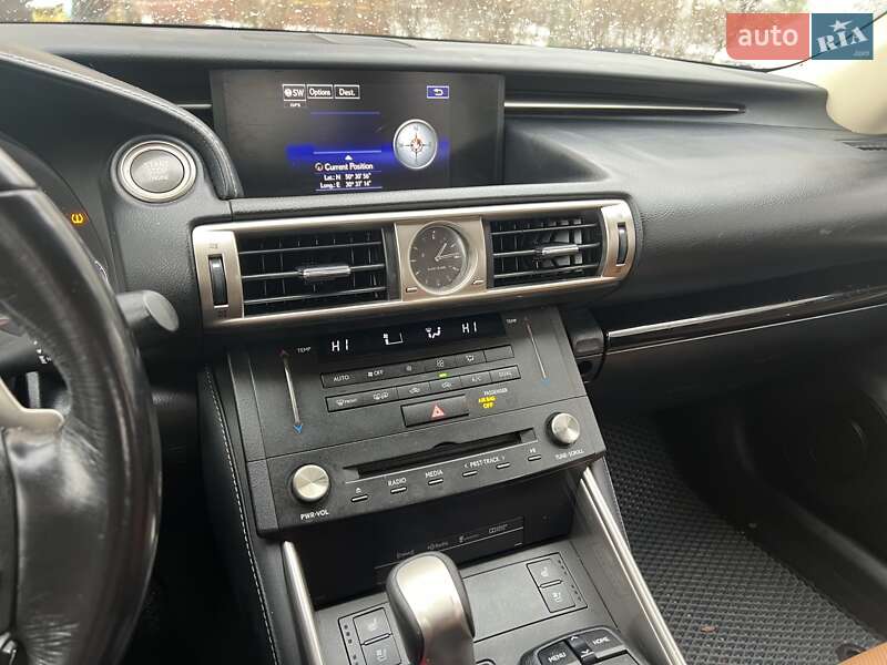 Седан Lexus IS 2015 в Киеве