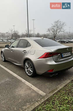 Седан Lexus IS 2017 в 