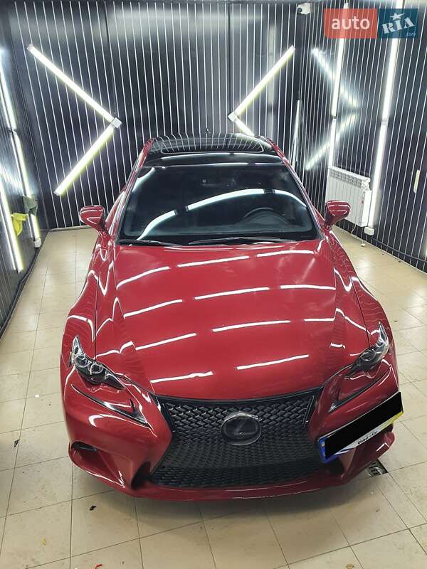 Седан Lexus IS 2015 в Львове