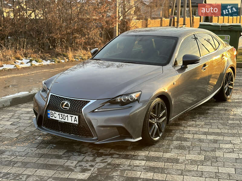 Седан Lexus IS 2015 в Львове