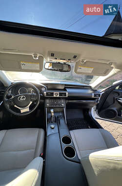 Седан Lexus IS 2014 в 