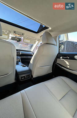 Седан Lexus IS 2014 в 