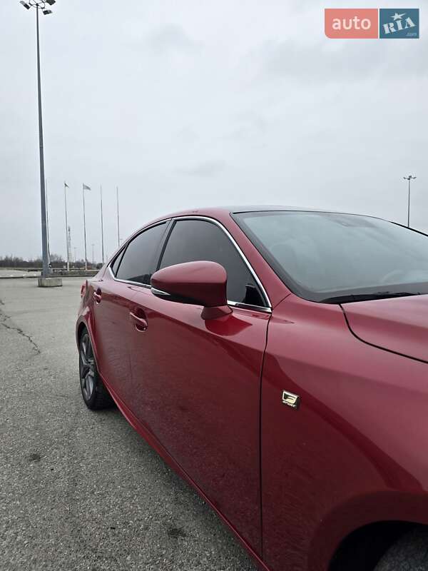 Седан Lexus IS 2015 в Львове