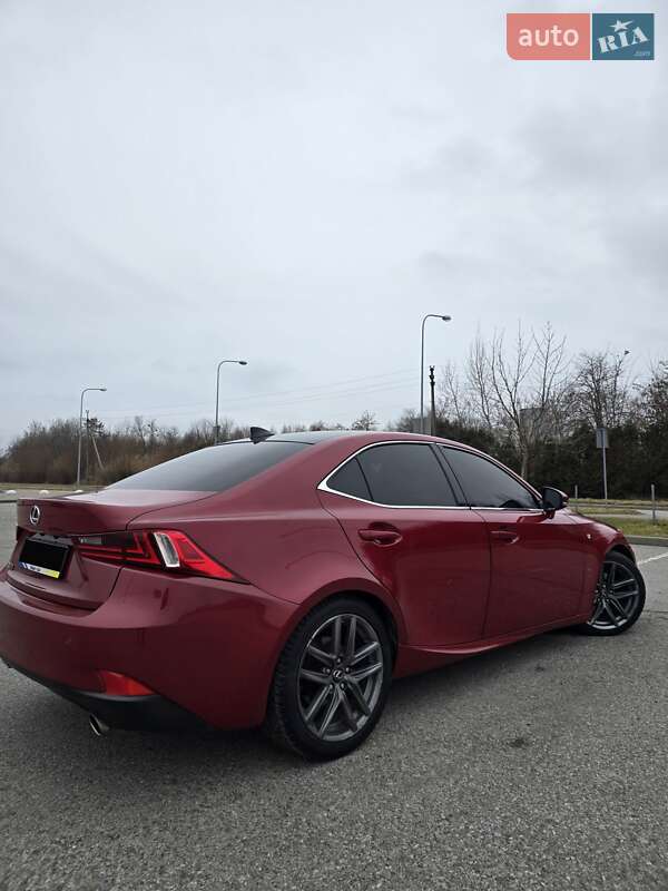 Седан Lexus IS 2015 в Львове