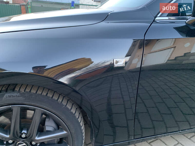 Седан Lexus IS 2014 в Львові