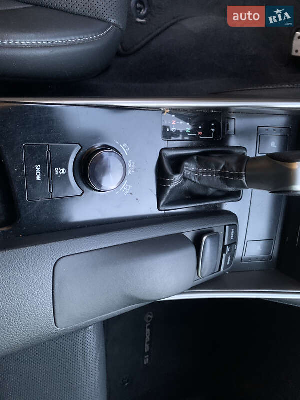 Седан Lexus IS 2014 в Львові