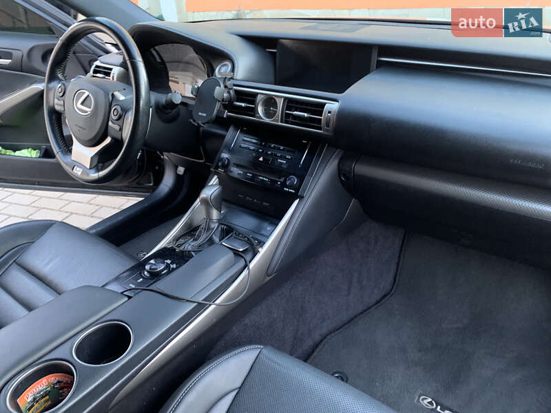 Седан Lexus IS 2014 в Львові