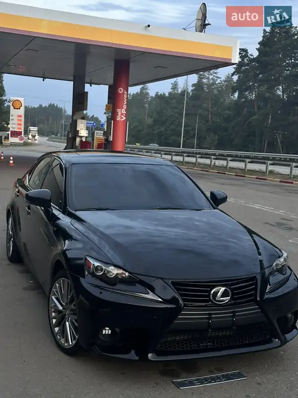 Lexus IS