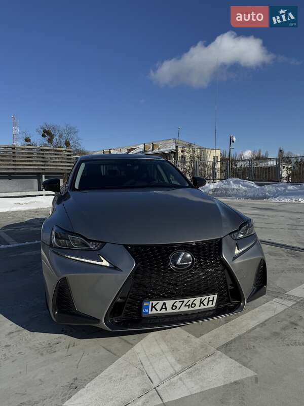 Lexus IS 2018
