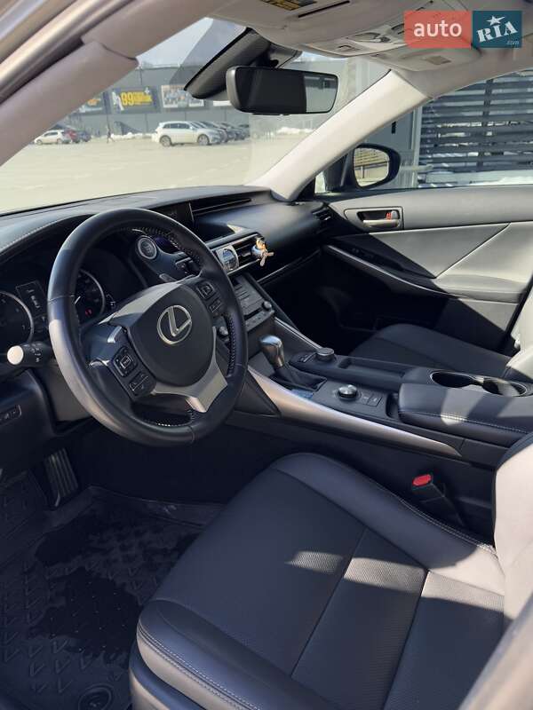 Седан Lexus IS 2018 в Киеве
