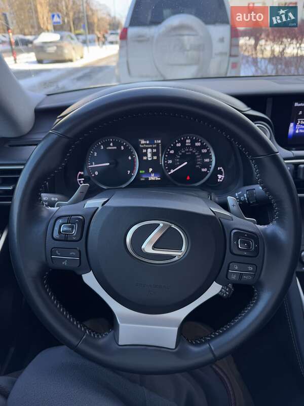 Седан Lexus IS 2018 в Киеве