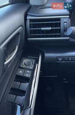 Седан Lexus IS 2018 в 