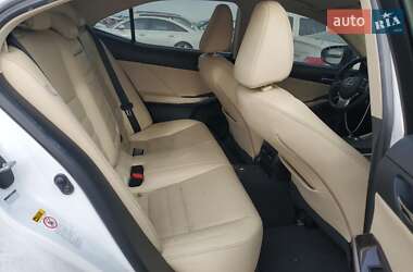 Седан Lexus IS 2015 в 