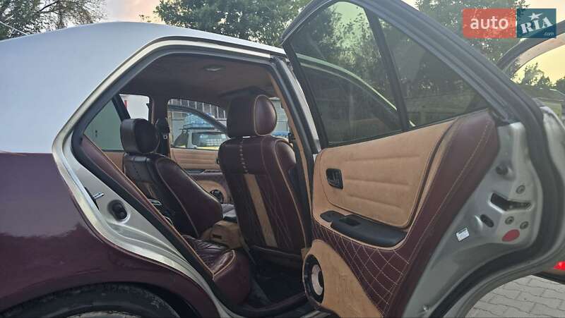 Седан Lexus IS 2000 в Луцке