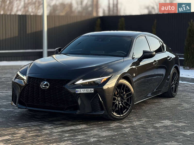 Седан Lexus IS 2021 в 