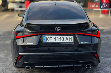 Седан Lexus IS 2021 в 