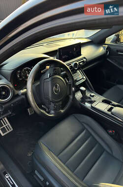 Седан Lexus IS 2021 в 