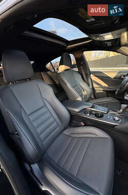 Седан Lexus IS 2021 в 
