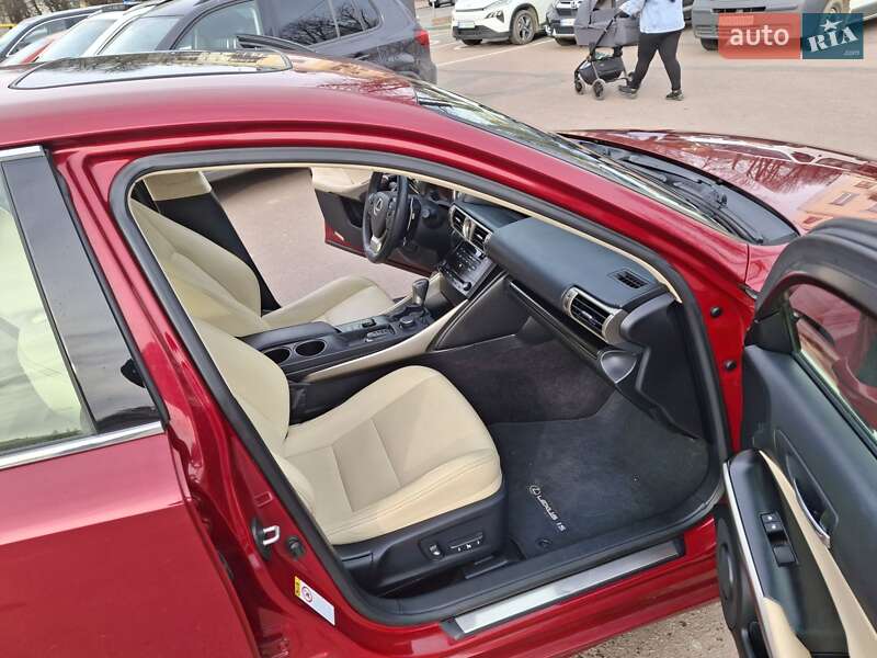 Седан Lexus IS 2013 в Хмельницком