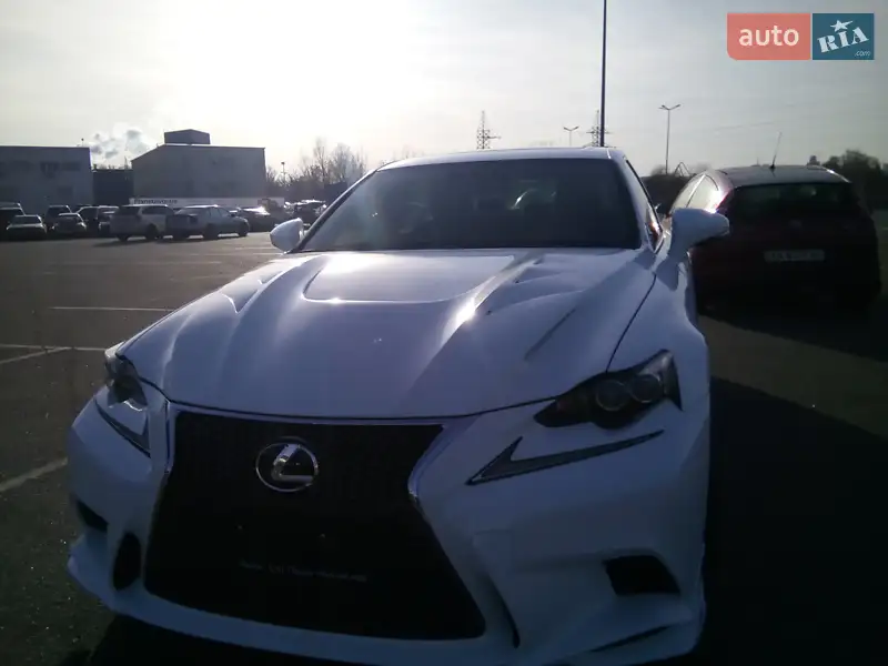 Lexus IS