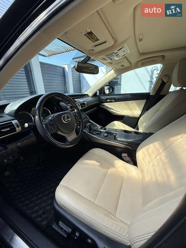 Седан Lexus IS 2016 в Одессе