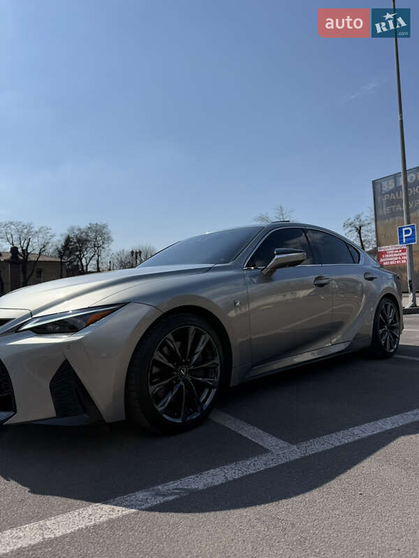 Седан Lexus IS 2023 в Дніпрі фото 3 Седан Lexus IS 2023 в Дніпрі