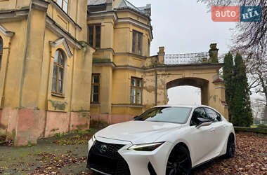 Lexus IS 2022