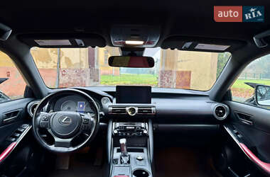 Седан Lexus IS 2022 в 