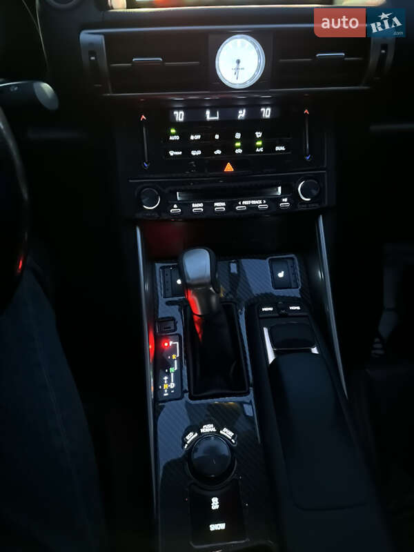 Седан Lexus IS 2014 в Харькове