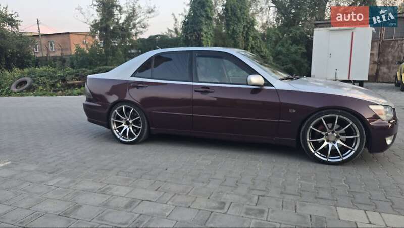 Lexus IS 2000